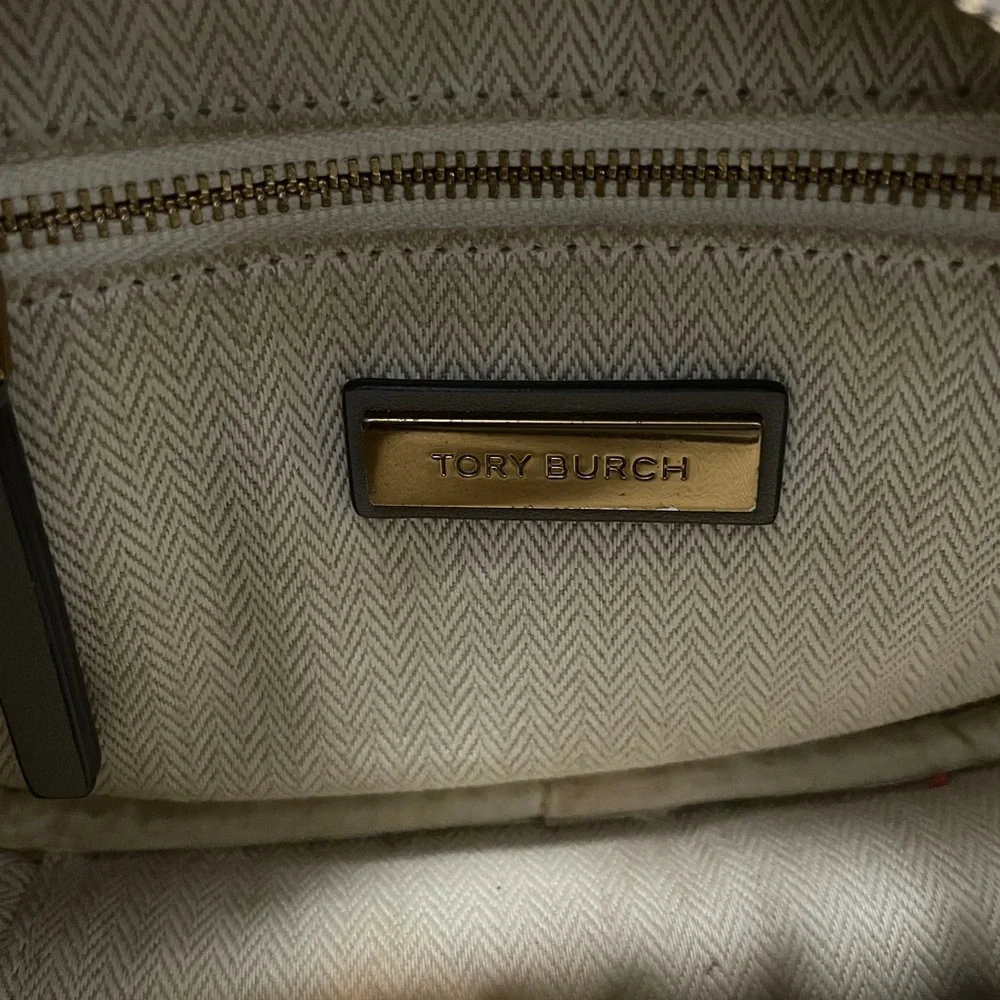 Tory Burch Kira Small Chevron Camera Bag - Picture 12 of 13